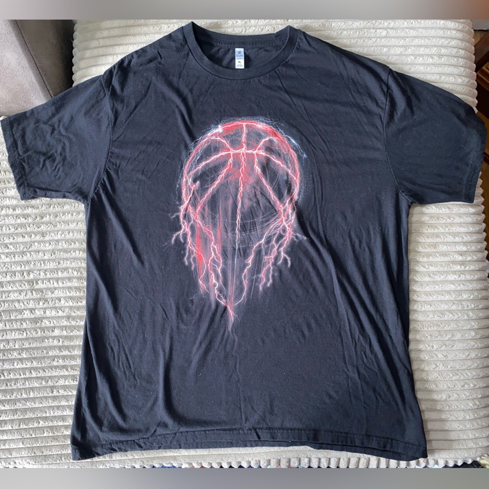 ⚡ Vintage Vibes Zuni Sportswear Tee – XL Black with Electric Basketball Graphic